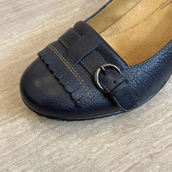 SOFTSPOTS NWOT Women’s Size 8.5 Navy Leather Low Heel Buckle Loafer Soft - Picture 4 of 12